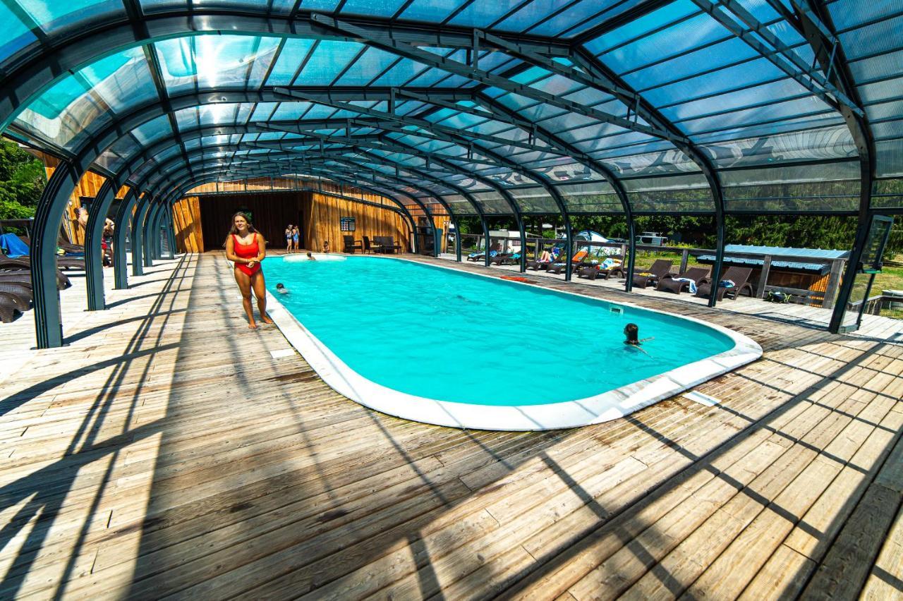Camping Les Vernieres La Bourboule Sancy Esterno foto