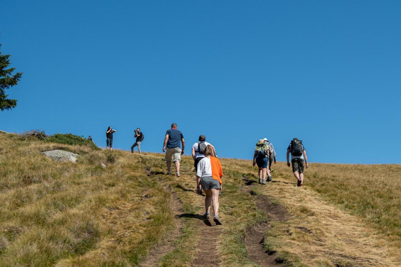 Camping Les Vernieres La Bourboule Sancy Esterno foto