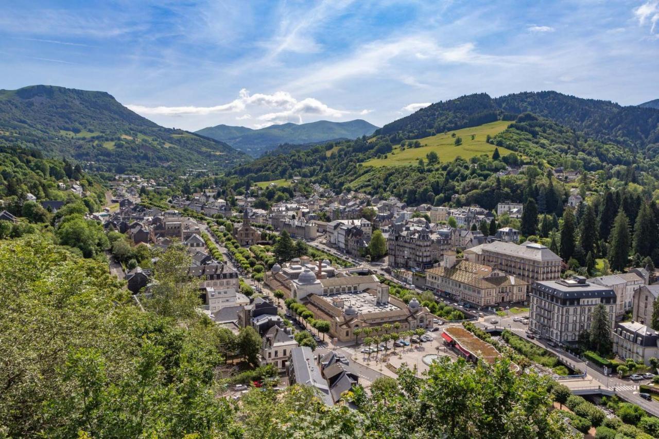 Camping Les Vernieres La Bourboule Sancy Esterno foto