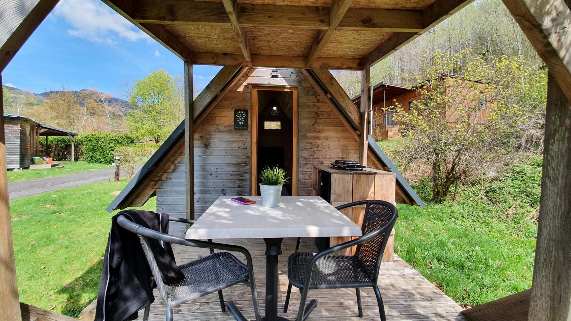 Camping Les Vernieres La Bourboule Sancy Esterno foto