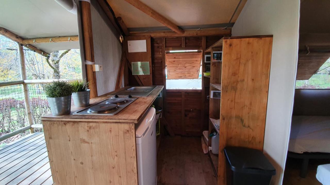 Camping Les Vernieres La Bourboule Sancy Esterno foto