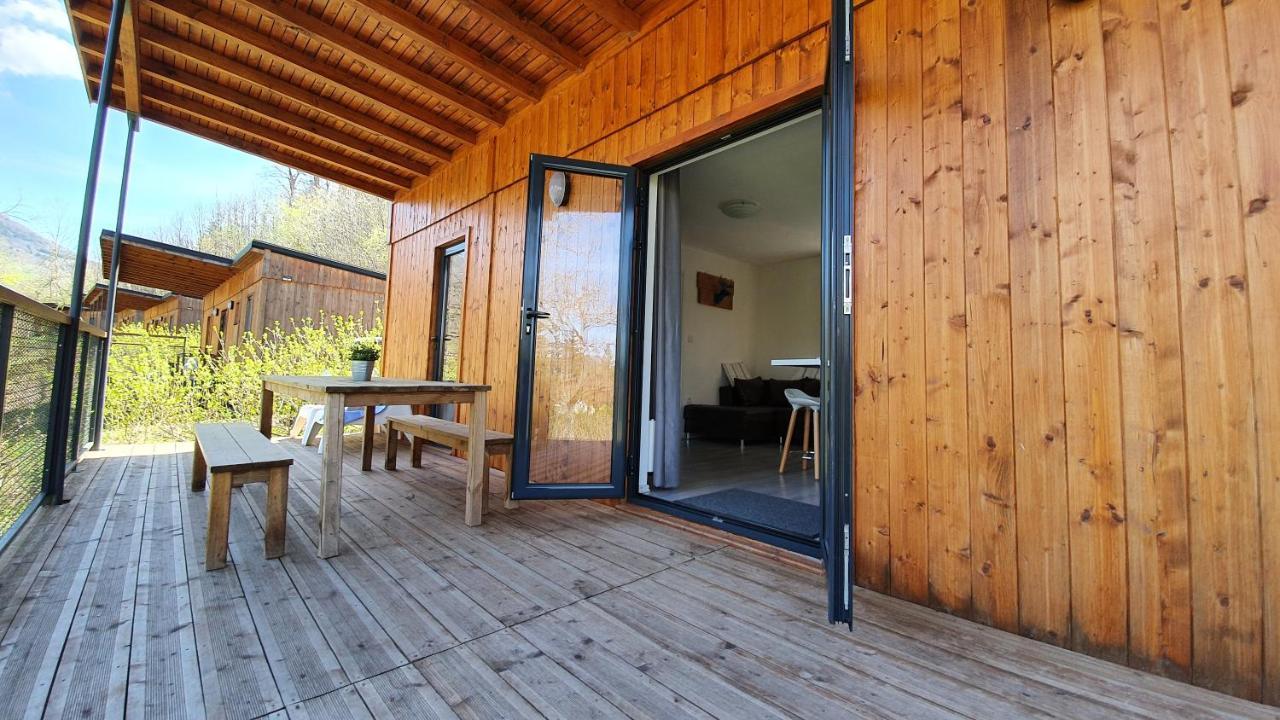 Camping Les Vernieres La Bourboule Sancy Esterno foto
